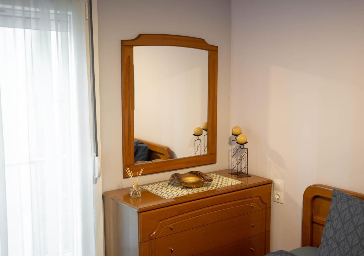 Byt Downtown Flat Larissa Exterior photo
